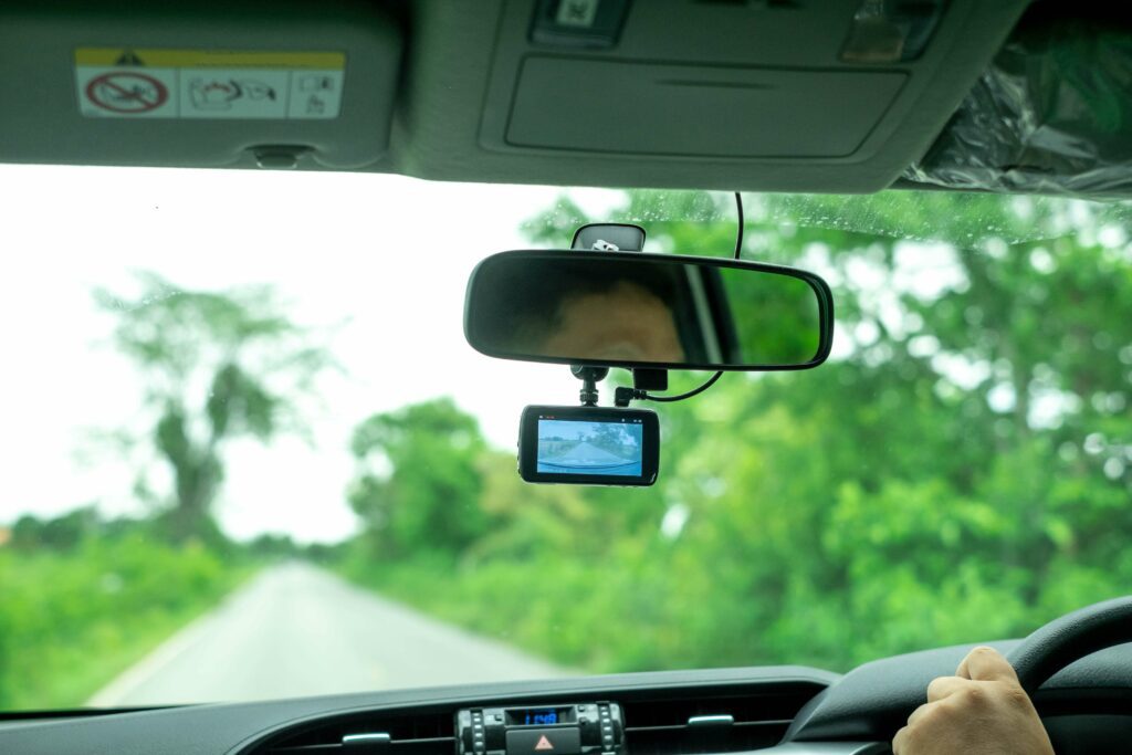 背景調查 3 Concept Safety Daily Use Dash Camera Is Installed Front Car While Traveling Ensuring That Event Accident It Can Record Incident As Evidence View It Past