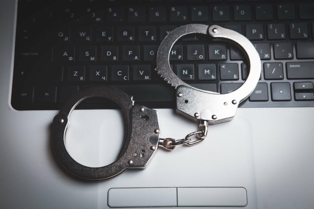 徵信公司服務項目 13 Gavel Judge Laptop Cybercrime