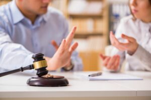 通姦罪廢除後影響有多大 4 Judge Gavel Deciding Marriage Divorce