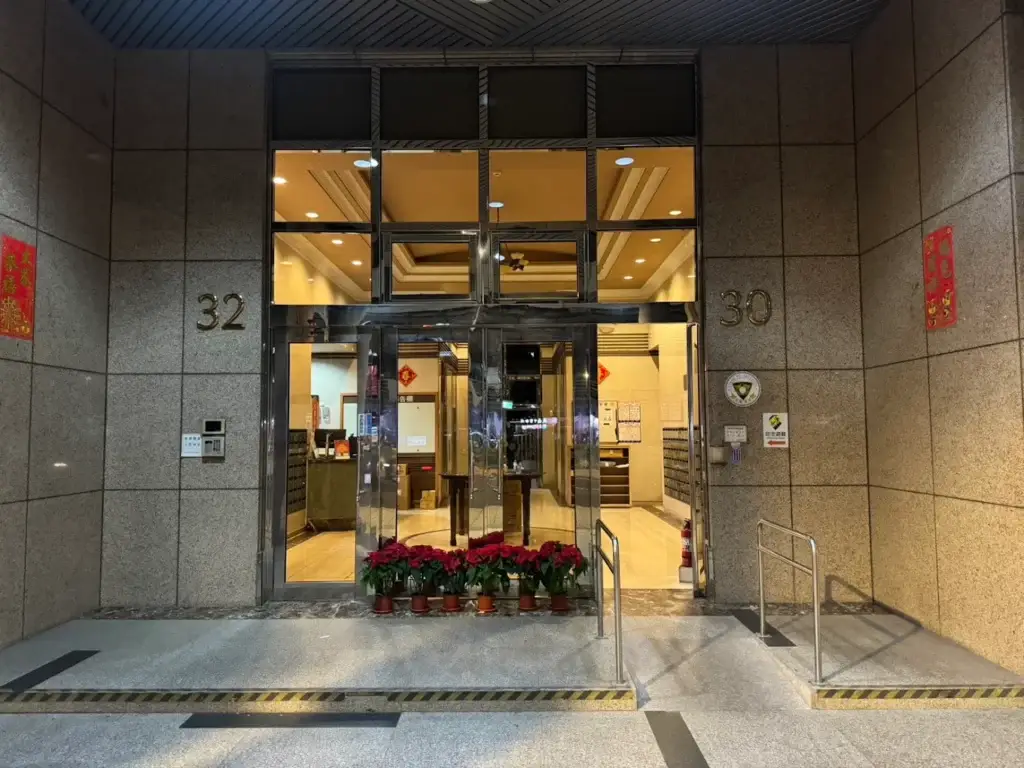 三方徵信社專業辦公環境,展示尋人查址服務的專業性和可靠性 三方徵信社專業辦公環境,展示尋人查址服務的專業性和可靠性